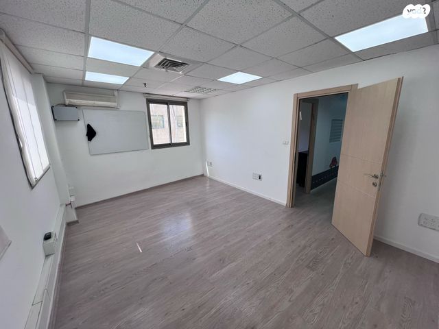 משרדים, נשר