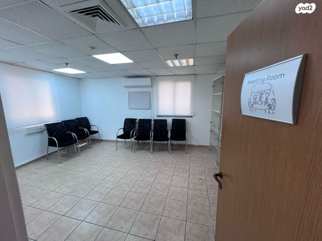 משרדים, נשר