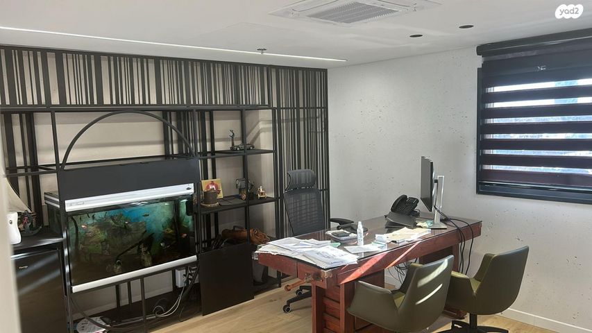 מחסנים, חולון