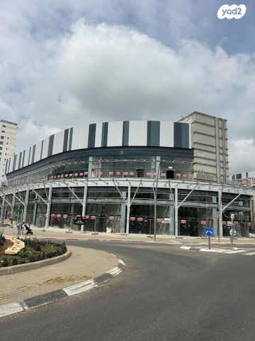 חנויות/ שטח מסחרי, יער בן שמן, נופים, מודיעין מכבים רעות