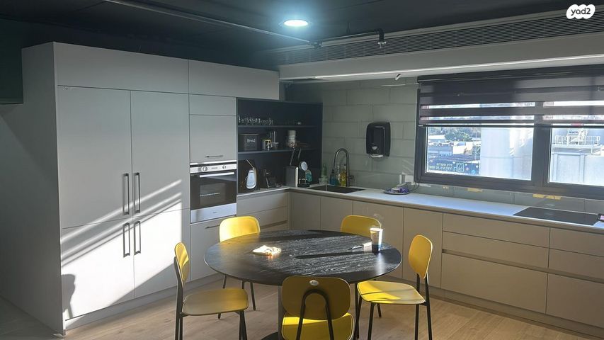 מחסנים, חולון