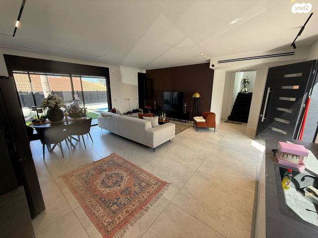 דו משפחתי, בילינסון 17, נווה חיים, חדרה