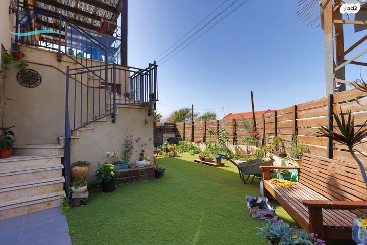 גג/ פנטהאוז, שושנת העמקים