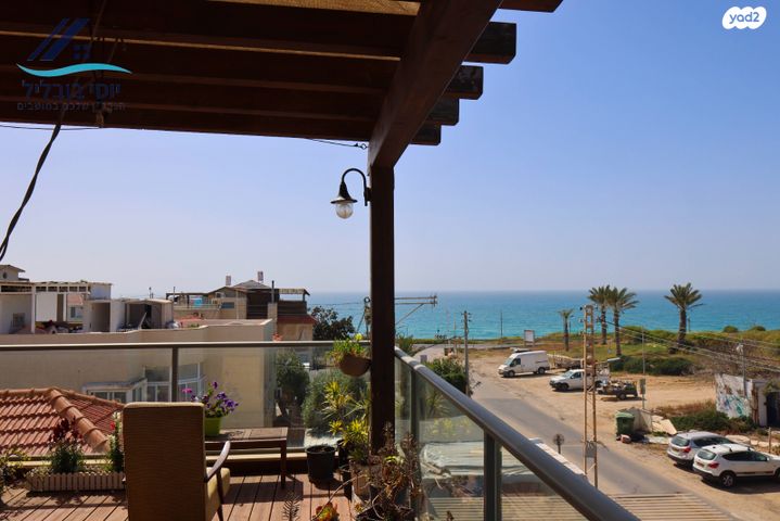 גג/ פנטהאוז, שושנת העמקים