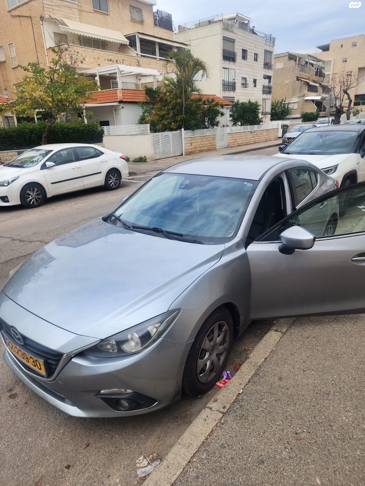 מודעת רכב מאזדה 3