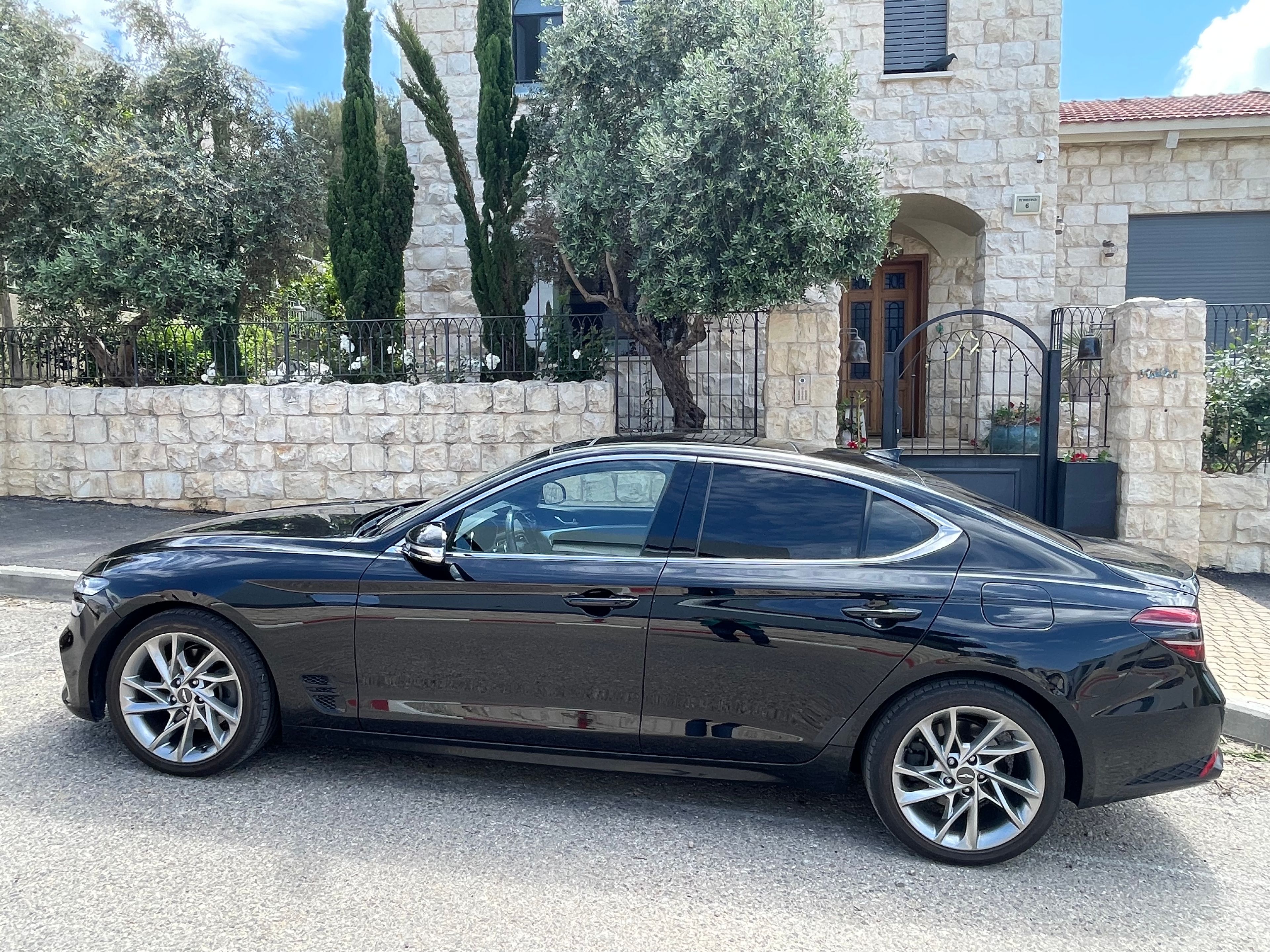מודעת רכב ג'נסיס G70