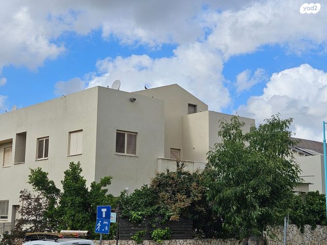 החרמון 8