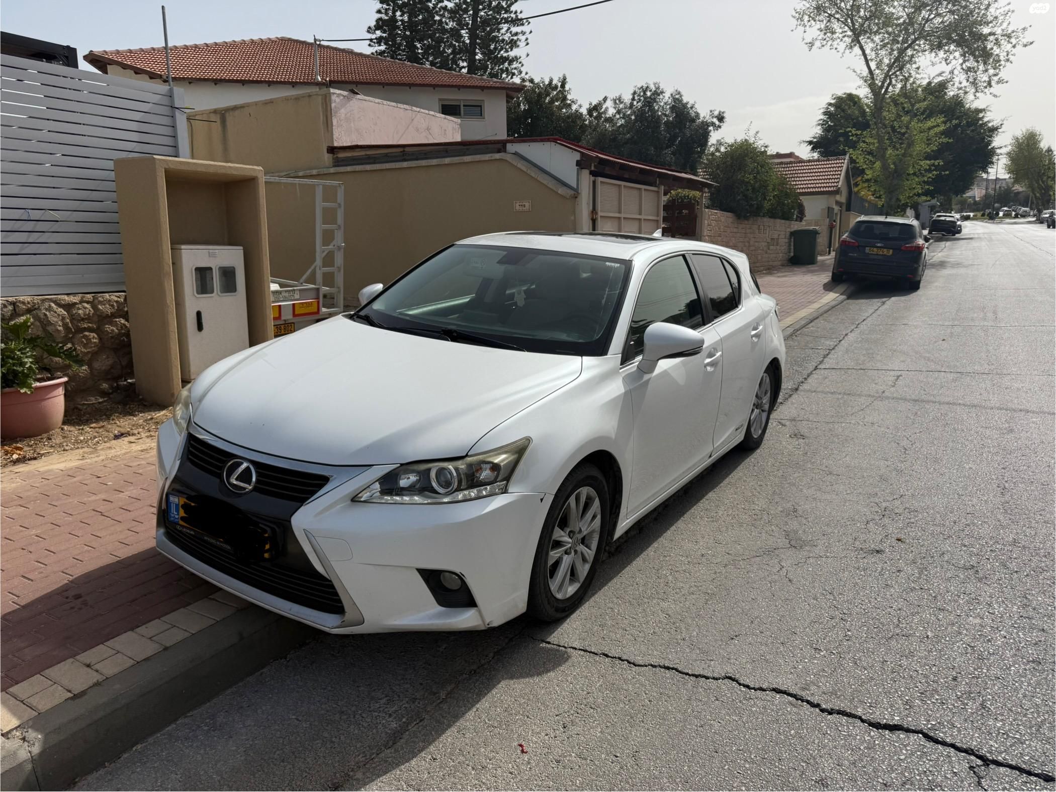 מודעת רכב לקסוס CT