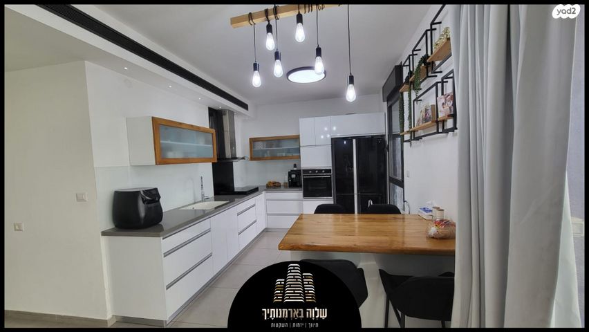 דירה, אסתר המלכה, טבריה