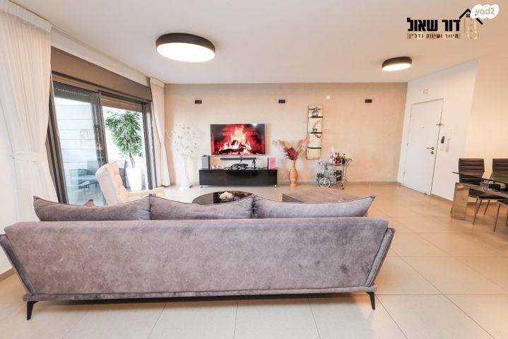 דירת גן, אלברט איינשטיין, פסגות אפק, ראש העין