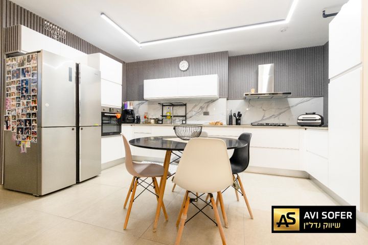 דירת גן, צור יצחק