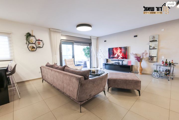 דירת גן, אלברט איינשטיין, פסגות אפק, ראש העין