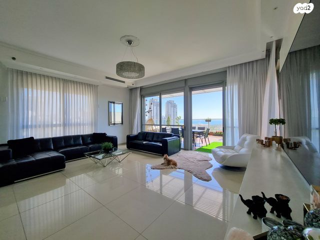 גג/ פנטהאוז, שדרות האגמים, נתניה