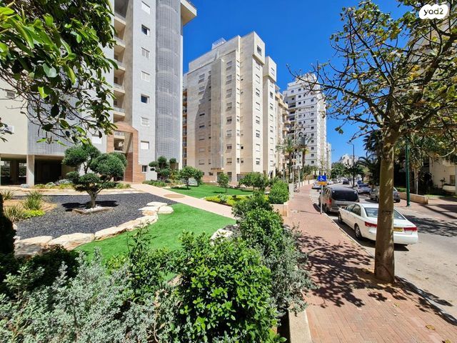 גג/ פנטהאוז, הבריגדה היהודית, נתניה