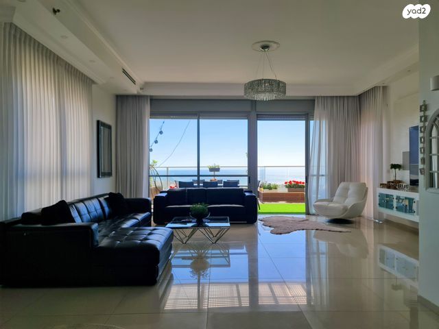 גג/ פנטהאוז, שדרות האגמים, נתניה