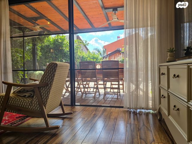 דו משפחתי, צור יגאל, כוכב יאיר / צור יגאל