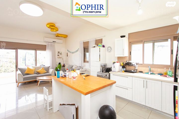 גג/ פנטהאוז, אלכסנדר ינאי, כרמליה, חיפה