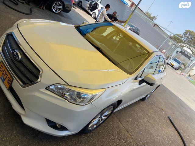 סובארו B4/לגאסי