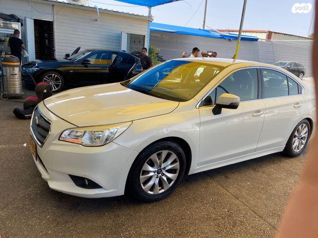 סובארו B4/לגאסי