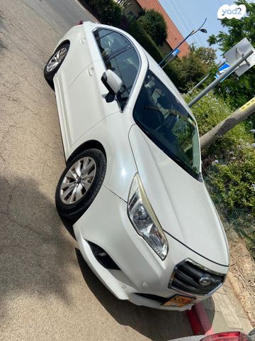 סובארו B4/לגאסי