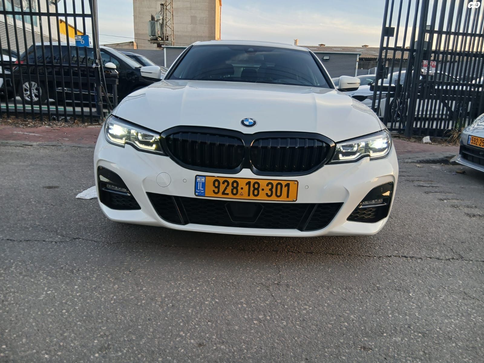 מודעת רכב ב מ וו סדרה 3 1