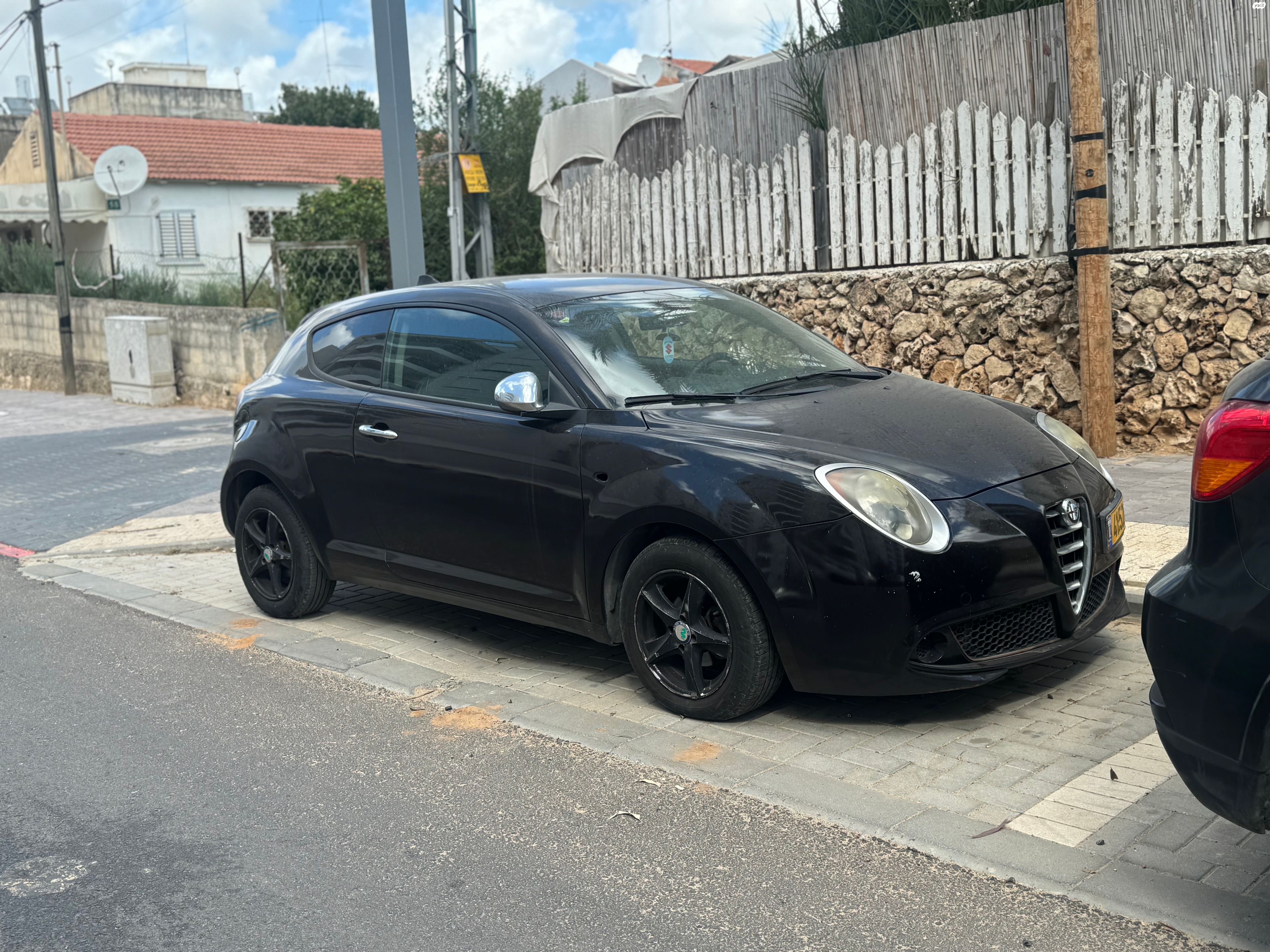 מודעת רכב אלפא רומיאו מיטו