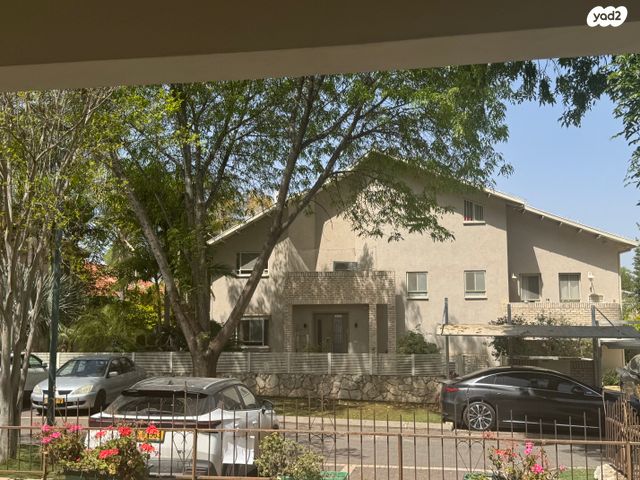 הקורנית 180