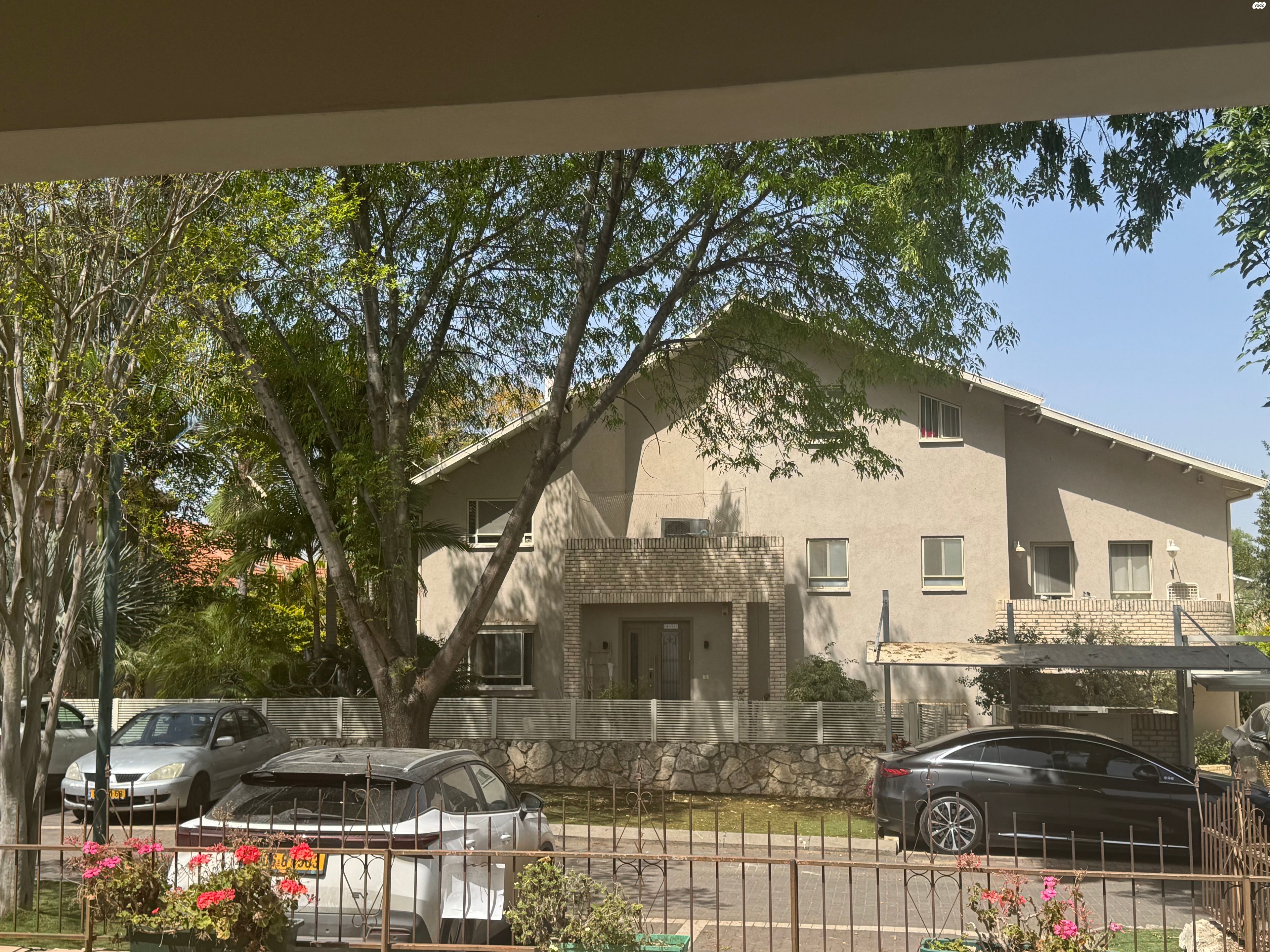 הקורנית 180