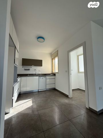 דירה, לוי אשכול, מרכז דרום, רעננה