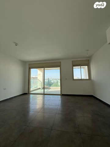 דירה, לוי אשכול, מרכז דרום, רעננה