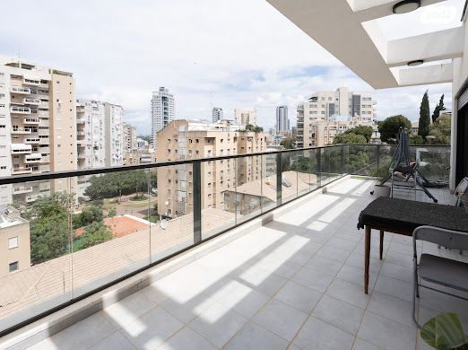 גג/ פנטהאוז, שכונת חשמונאים, מרכז העיר א, רמת גן