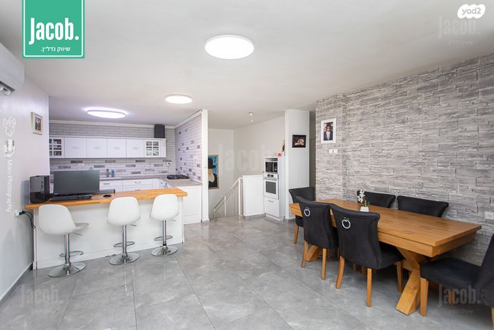 דירת גן, איילת הכרמל, טירת כרמל