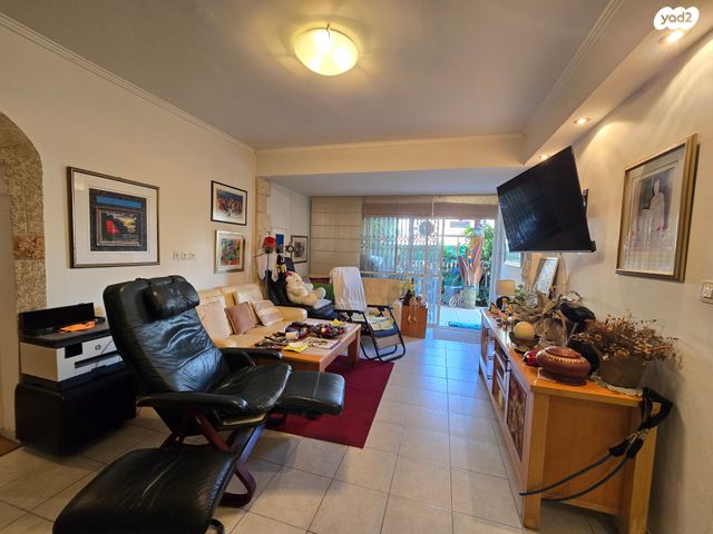 דירת גן, הכרמל, היובל, אור עקיבא