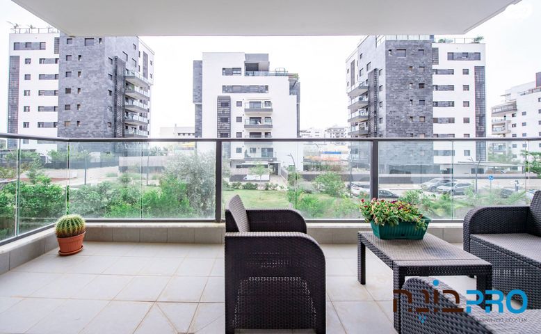 דירה, חיים חפר, הרקפות, ראשון לציון