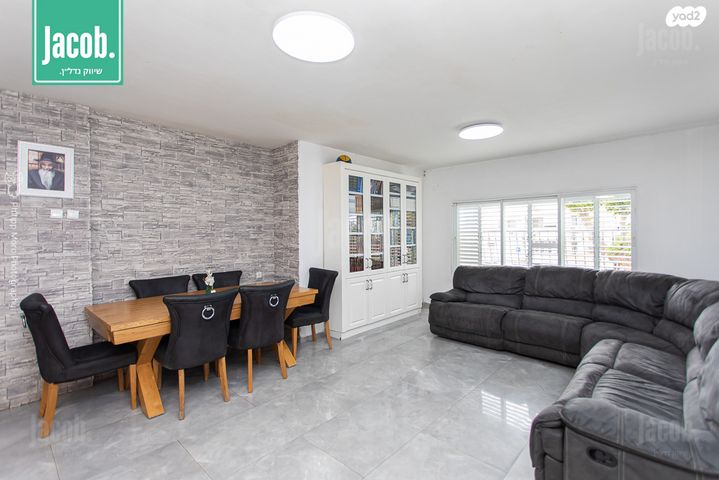 דירת גן, איילת הכרמל, טירת כרמל