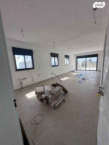 דירה, בנימין ד'ישראלי, אחוזה, חיפה