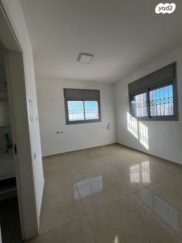 דירה, גלעדי אהרון, קרית אילון, חולון