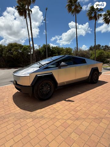 טסלה סייבטראק