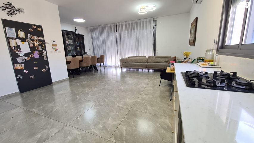 גג/ פנטהאוז, אבנר חי שאקי, גילה, ירושלים