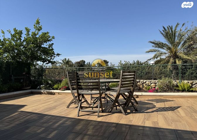 דירת גן, נאות גולף, נאות גולף, קיסריה