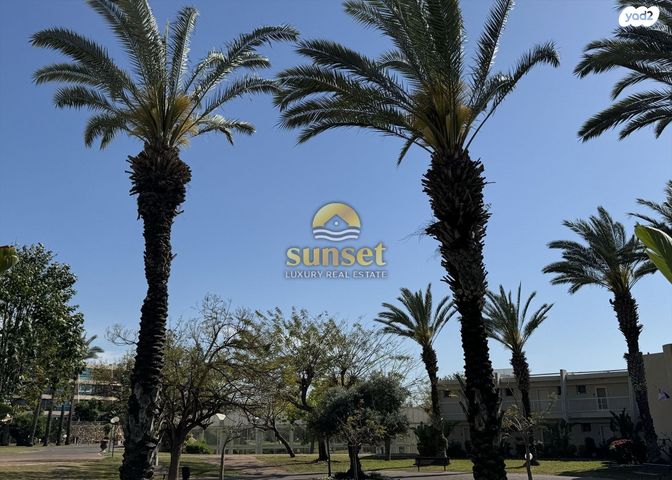 דירת גן, נאות גולף, נאות גולף, קיסריה