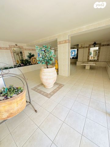 גג/ פנטהאוז, הרצל 120, עין שרה, נהריה