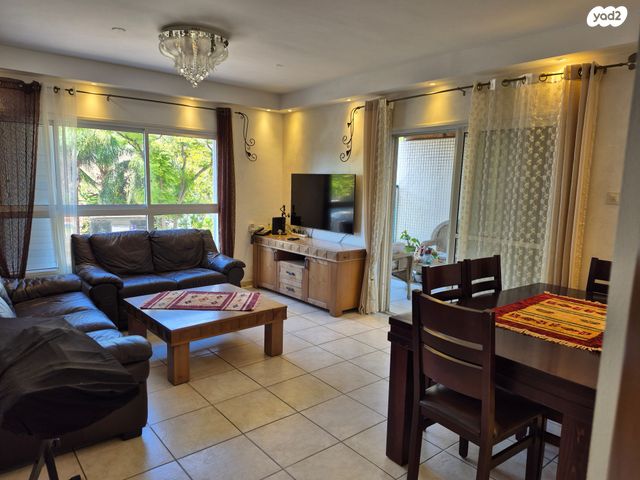 דירה, אהרון חג'ג', נאות אשכול, יבנה