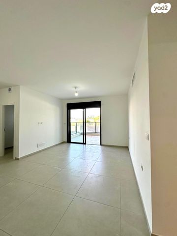 דירה, הכלנית 4, 2004, רעננה