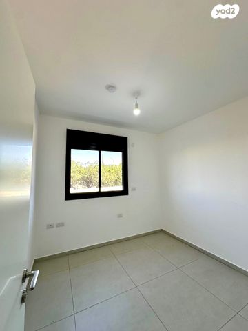 דירה, הכלנית 4, 2004, רעננה