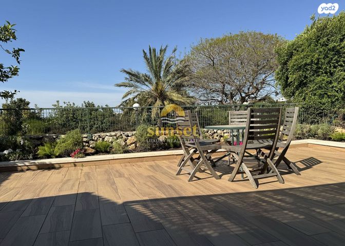 דירת גן, נאות גולף, נאות גולף, קיסריה