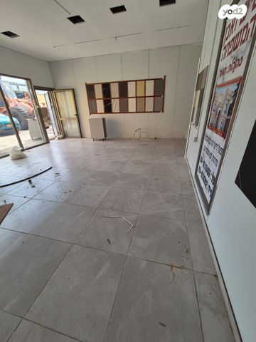 חנויות/ שטח מסחרי