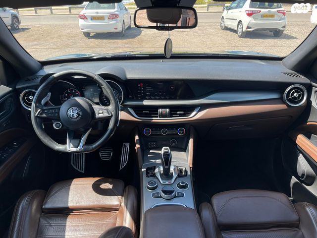 אלפא רומיאו סטלביו