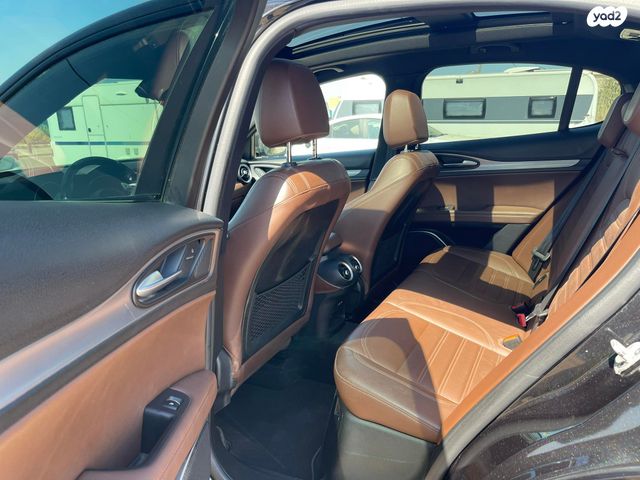 אלפא רומיאו סטלביו