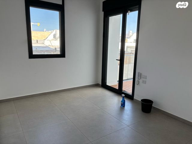 דירה, שדרות ביאליק, הדר, רמת השרון